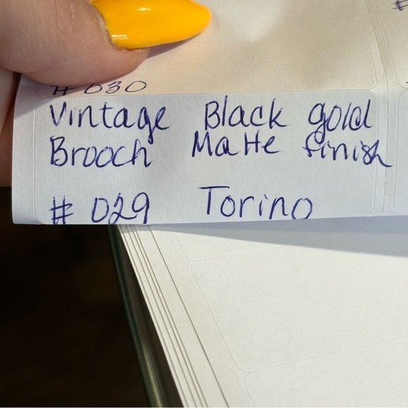 Vintage Signed Torino  Face Brooch Black Matte Finish Over Gold Tone Metal #029 - Picture 7 of 7